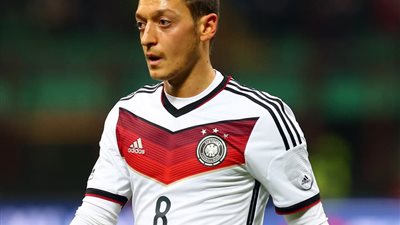 رئيس الاتحاد الألماني: يجب أن يرد أوزيل علي النقد الموجه له
