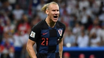 بيشكتاش يرفض التخلي عن مدافعه للريدز