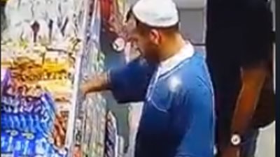 فيديو.. تصرف غير طبيعي لـ