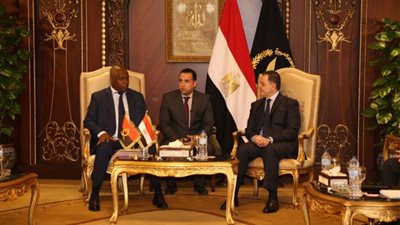 وزير الداخلية يستقبل نظيره الأنجولي لتعزيز تبادل الخبرات