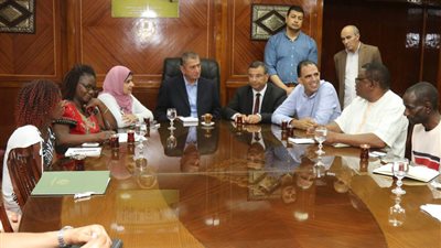 فيديو.. محافظ كفر الشيخ يبحث مجالات تمكين المرأة والتنمية الزراعية مع وفد زيمبابوى