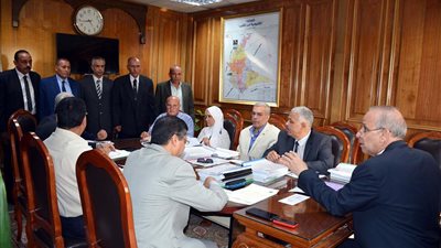 لليوم الثاني.. محافظ القليوبية يجتمع بـ 