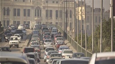 شوارع عين شمس تشهد كثافة مرورية مع بداية الأربعاء 8 يوليو 2018