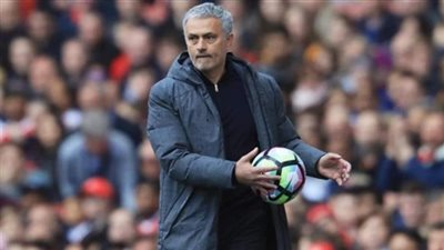 مورينيو يحسم مصير مدافع مانشستر يونايتد