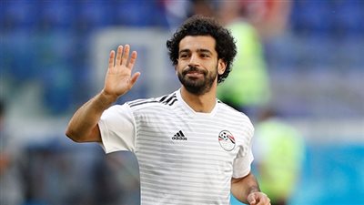 محمد صلاح يغادر مطار القاهرة متجها إلى دبي