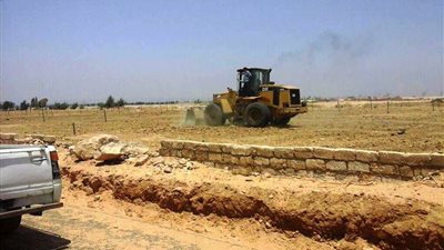 إزالة التعديات على 9 أفدنة أراضي أملاك دولة غرب طهطا