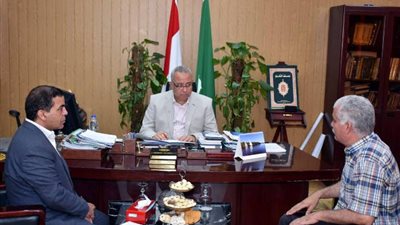 قائد الدفاع الشعبي يهنئ محافظة الشرقية لحصولها المركز الأول في محو الأمية