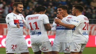 لاعب ليون يطلب الانضمام لـ