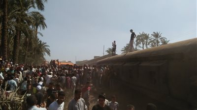 صور.. انقلاب قطار الصعيد في البدرشين