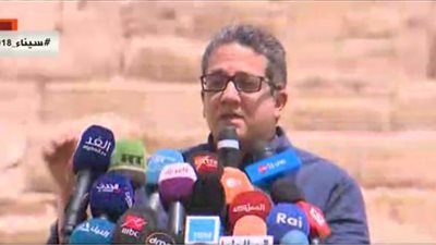 وزير الآثار يكشف عن ورشة للتحنيط.. ويؤكد: الجبانة تضم عددًا كبيرًا من الآثار