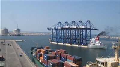 وصول وسفر 1164 راكب وتداول 85 شاحنة بـ ميناء نويبع 
