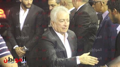 صور.. حلمي طولان في عزاء والد زوجة أحمد شوبير