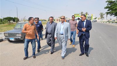 محافظ الاسماعيلية يتابع أعمال تطوير ورفع كفاءة الطريق الدائرى