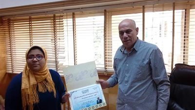 رئيس مدينة المحلة الكبرى يكرم الأولى على الثانوية العامة مكفوفين