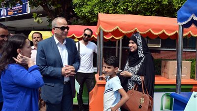 صور.. تسليم 20 عربة أطعمة ومشروبات للشباب فى القليوبية
