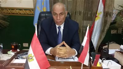 إحالة 62 من العاملين بالوحدة المحلية والصحية بـ