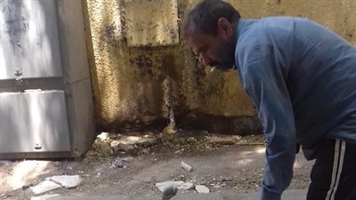حملة مكبرة لإزالة حواجز السيارات بعدة شوارع في حي حدائق القبة 