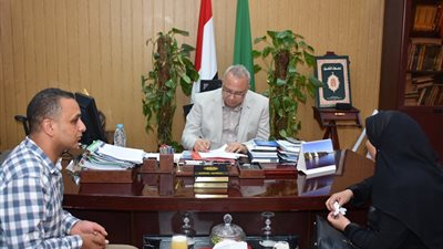 محافظ الشرقية يستقبل أسرة أحمد جودة سعد شهيد شمال سيناء