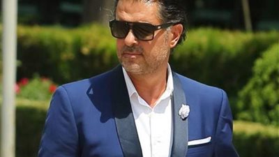 راغب علامة ينشر صورة جديدة لزوجته وابنه