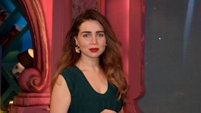 مي عزالدين تهنئ تامر حسني بعد إصدار 