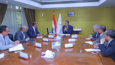 وزير النقل يلتقي مسئولي شركة الستوم الفرنسية لمتابعة تطوير نظم الإشارات