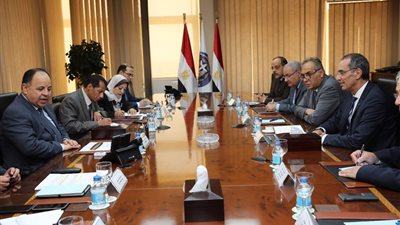 تعاون بين وزارتي المالية والاتصالات وتكنولوجيا المعلومات 