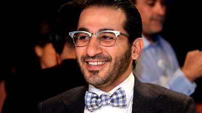 أحمد حلمي بيصبح على جمهوره على طريقته الخاصة 