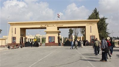 عاجل.. مصر تنفي غلق معبر رفح البري واستمرار فتحه أمام حركة السفر