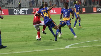 الأهلي يتقدم بهدف بعد مرور ساعة من اللعب 