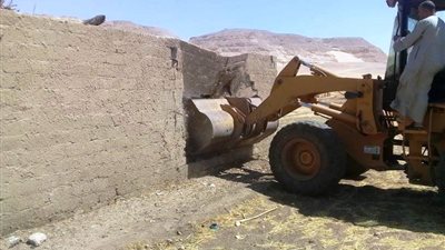 إزالة التعديات على 34 فدان أملاك آثار في مركز البلينا