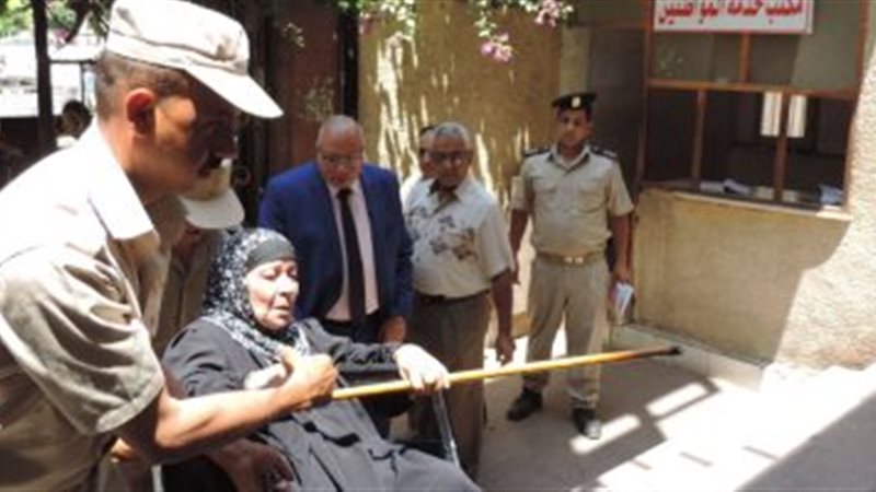 السيدة المسنة