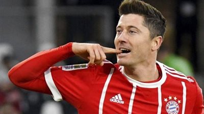 بيلد: ليفاندوفسكي يعقد اجتماعا مع مسئولي بايرن ميونيخ