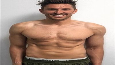 صور.. مصمم أزياء يغير جسده المترهل  خلال 12 أسبوع تمارين