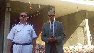 صور.. رئيس حى المعصرة يتابع أعمال اليوم الرابع لإزالة عقار مخالف