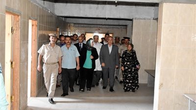 محافظ الشرقية يتفقد أعمال إنشاء الطابق الثالث بمستشفى القنايات المركزي