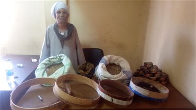  ضبط عامل يصنع الألعاب النارية داخل حجرة بمنشاة ناصر