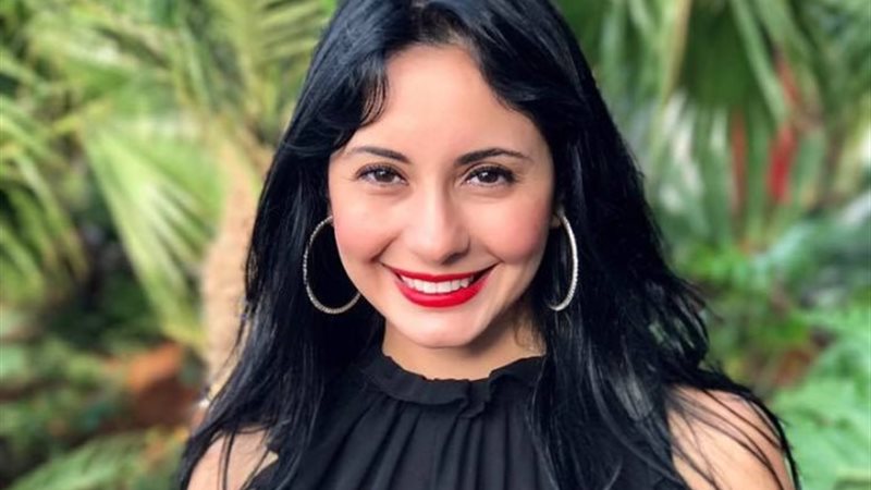 الفنانه نسمه عبدالعزيز