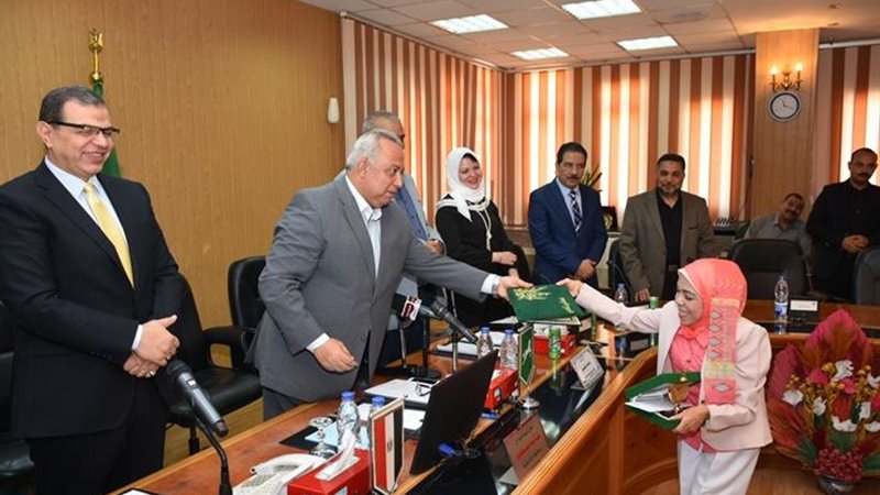 محافظ الشرقية-وزير