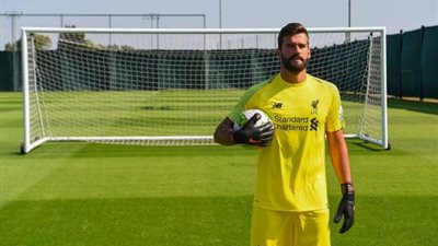 ليفربول يقدم أليسون بفيديو خاص