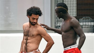 مانى يطمئن على إصابة صلاح