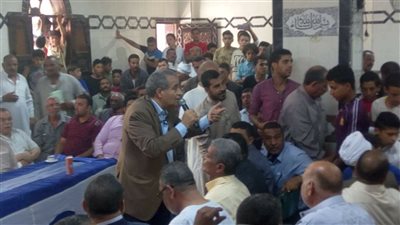 صور.. وزير التموين يلتقى أهالى الشرقية بالمسجد الكبير فى 