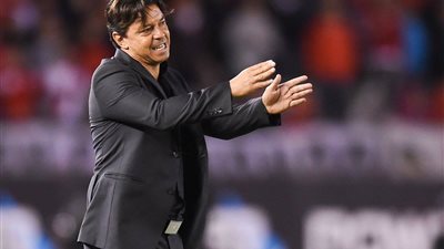 مدرب ريفر بلات يحدد موقفه من تدريب الأرجنتين