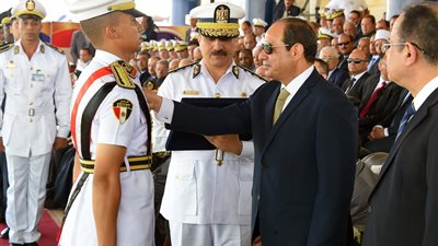 الرئيس السيسي يُكرم خريجي كلية الشرطة