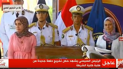 لفتة إنسانية مبهرة من الرئيس السيسى لأحد أبناء الشهداء: سلام سلاح يا قائد الطابور