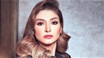 روجينا تهنئ الفنانة سميرة محسن على تكريمها في المهرجان القومي للمسرح