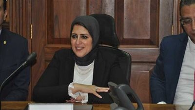 صور.. وصول هالة زايد مقر مستشفى وادي النيل لبدء مؤتمر قوائم الانتظار