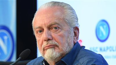 رئيس نابولي ينفي التوقيع مع مهاجم باريس ومتوسط بايرن