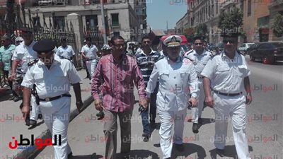 صور .. حملة موسعة بحي السيدة زينب لإزالة الإشغالات وإغلاق المقاهي المخالفة