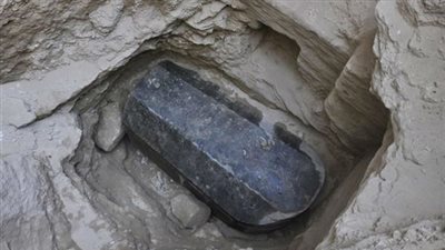 شبكة روسية: آلاف من المصريين يرغبون في شرب سائل تابوت الإسكندرية