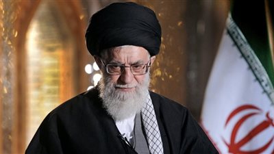 المرشد الإيراني يهدد مجددًا بعرقلة تصدير النفط في المنطقة